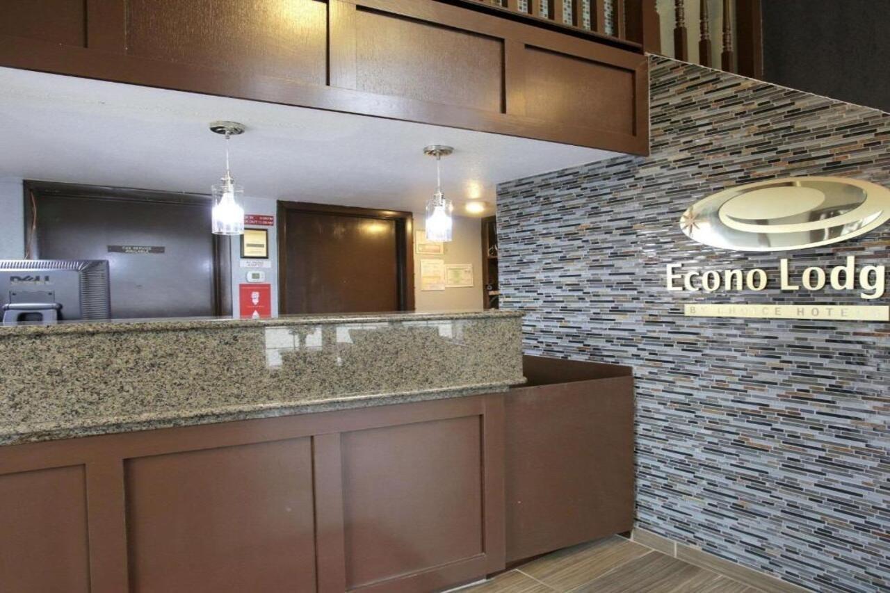 Econo Lodge Near The Domain - The Arboretum Austin Bagian luar foto