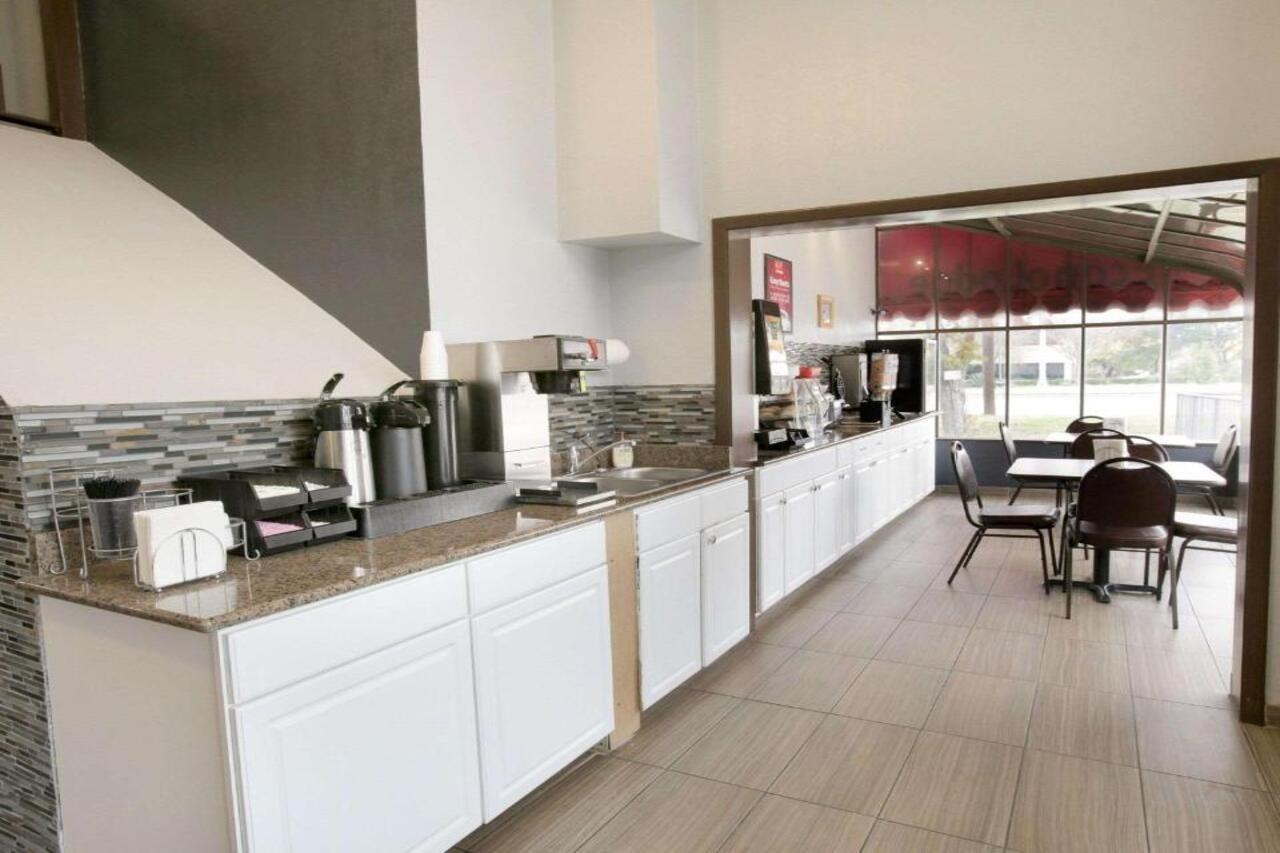 Econo Lodge Near The Domain - The Arboretum Austin Bagian luar foto