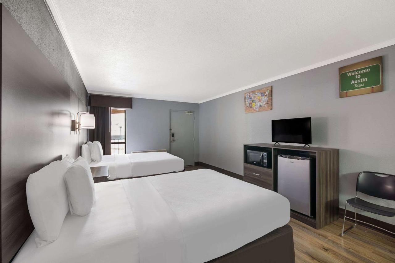 Econo Lodge Near The Domain - The Arboretum Austin Bagian luar foto