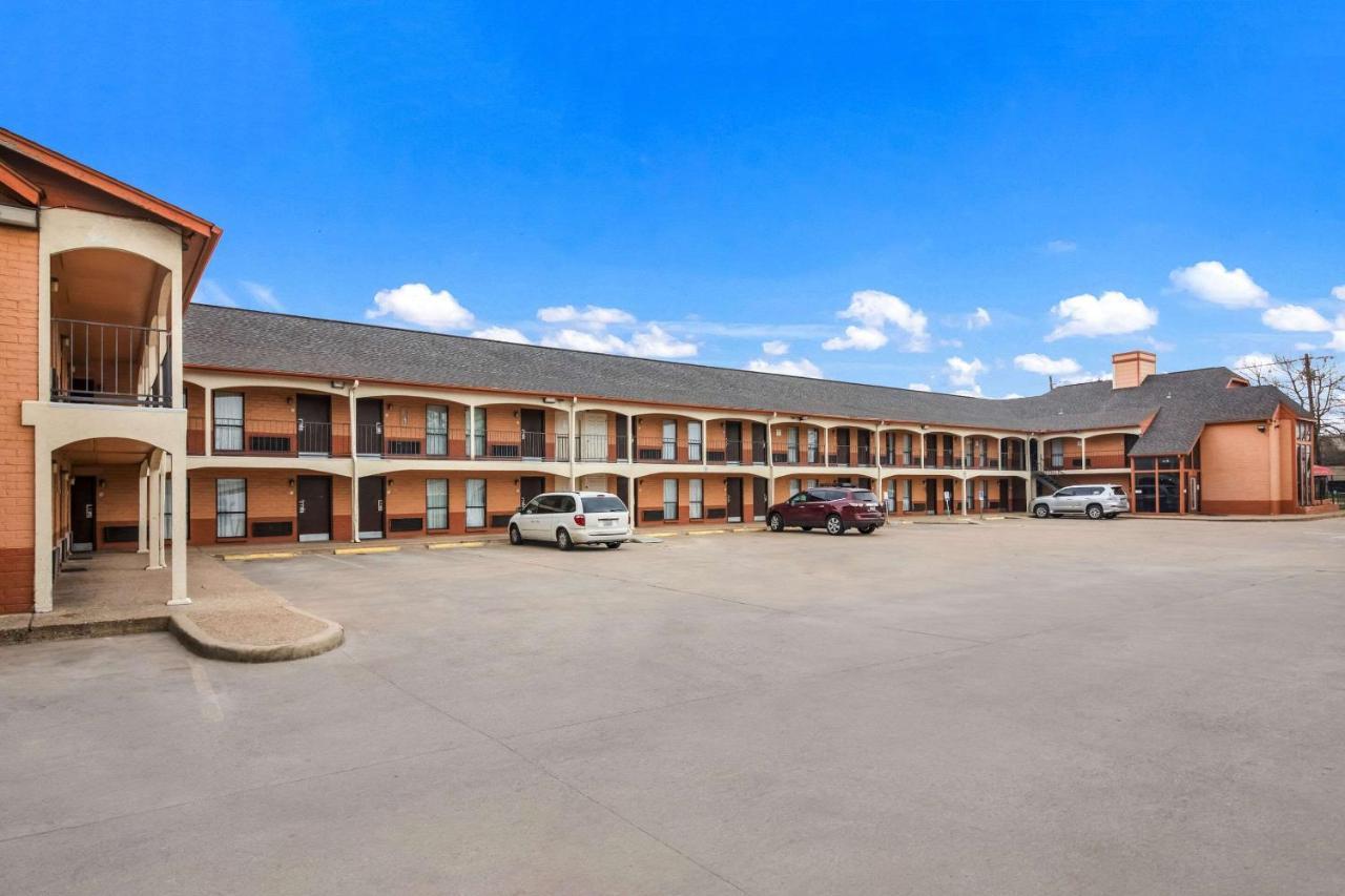 Econo Lodge Near The Domain - The Arboretum Austin Bagian luar foto