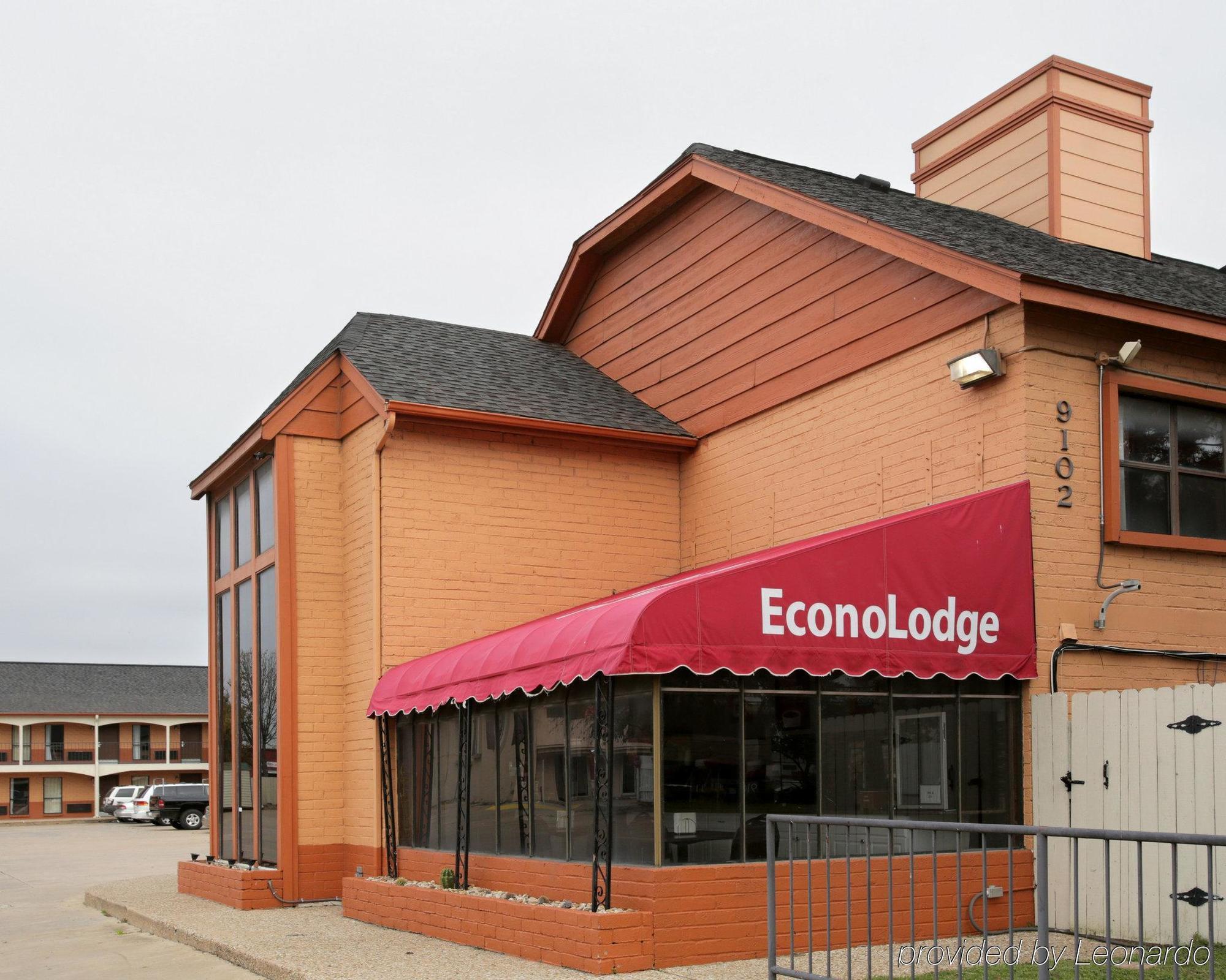 Econo Lodge Near The Domain - The Arboretum Austin Bagian luar foto